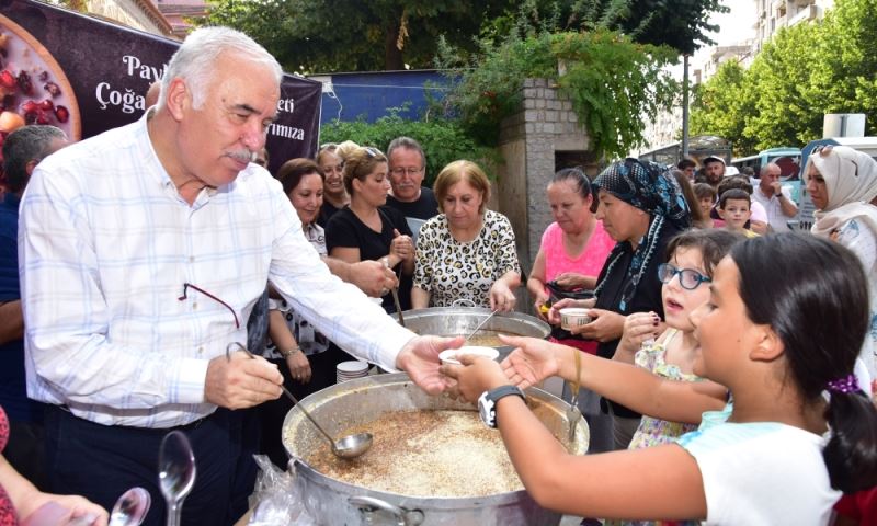 Güzgülü, MHP İl Başkanlığı’nın Aşure Hayrına Katıldı