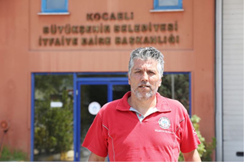 Gönüllü İtfaiyeci olarak vatandaşın yardımına koşuyor