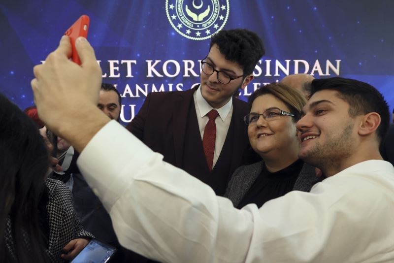 Devlet Korumasındaki Gençler Üniversiteli Olmanın Sevincini Yaşıyor