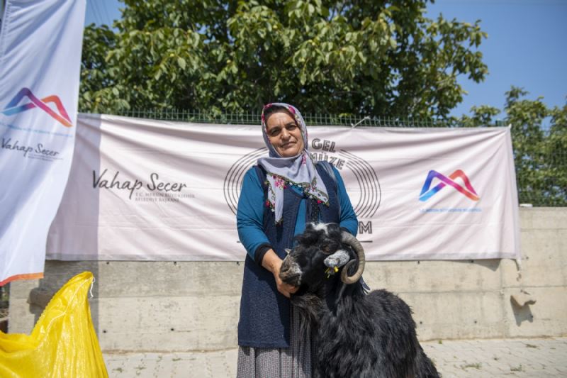 Mersin Büyükşehir’in “Hadi Gel Köyümüze Destek Verelim” Projesi Büyüyor