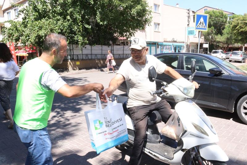 İZMİT BELEDİYESİ KENDİ ÜRETTİĞİ SEBZELERİ İZMİTLİLERLE PAYLAŞIYOR