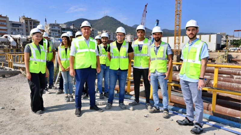 İzmir’in yeni mezun şartı Türkiye’ye örnek oldu