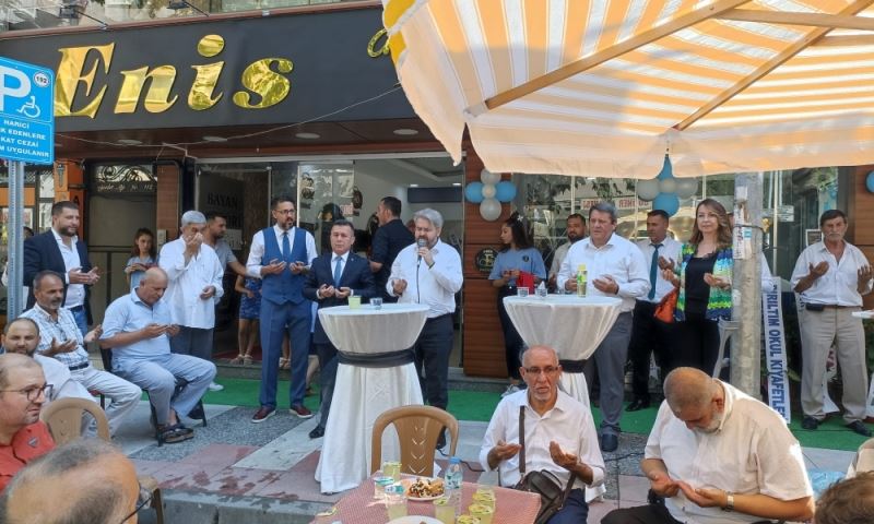 Büyükşehir, Muhtarların İşyeri Açılışı ve Aşure Hayrına Katıldı