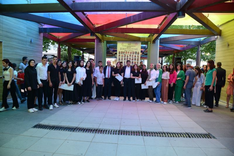 BAŞKANIMIZ EKİCİOĞLU: GENÇLER GURURUMUZ, GENÇLER UMUDUMUZ!