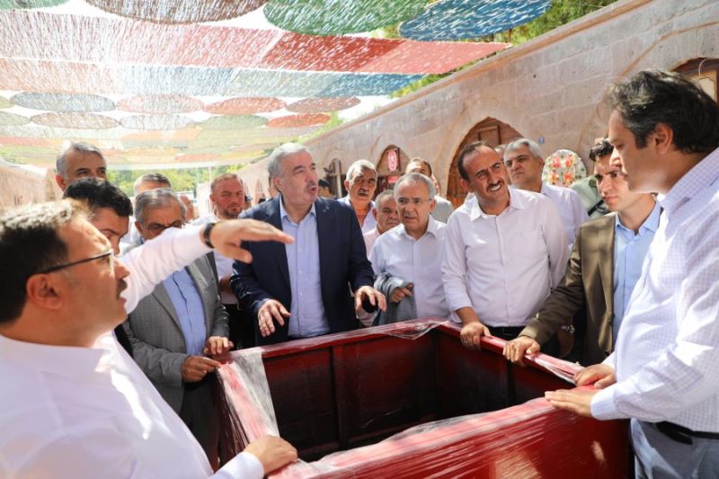 Kayseri Valimiz Sn. Gökmen ÇİÇEK ve İncesu OSB Müteşebbis heyeti ile Kaymakamlığımız ve İlçe Belediye Başkanlığımızın işbirliğiyle Tarihi Arasta çarşımızın yenilenen yüzünde esnaf ve sanatkarlarımıza ziyaretler gerçekleştirdik.