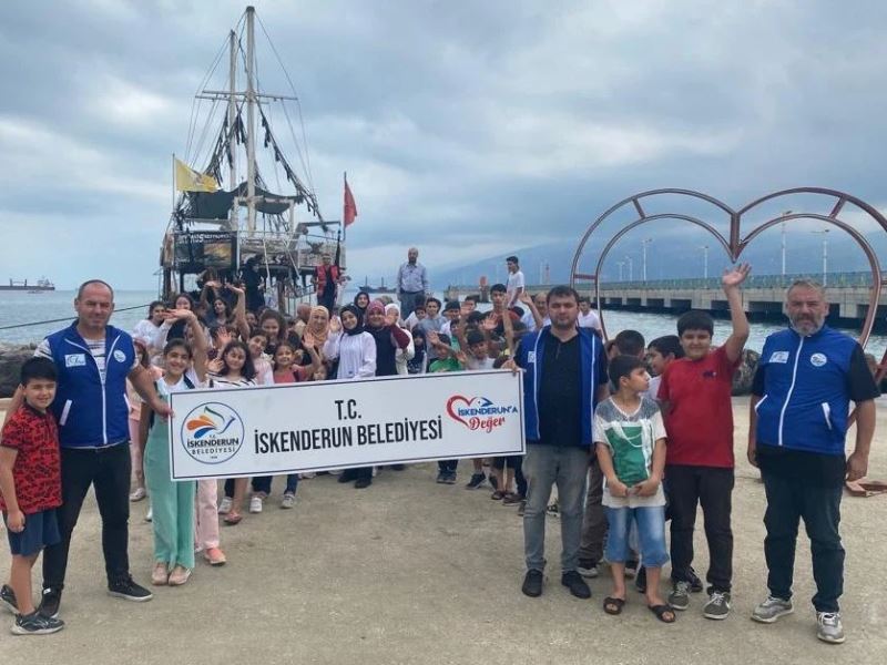 ÖĞRENCİLERE YÖNELİK DÜZENLEDİĞİMİZ ÜCRETSİZ TEKNE TURLARI DEVAM EDİYOR