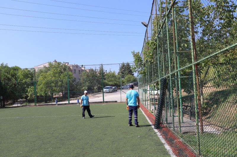 İZMİT BELEDİYESİ, SAHALARI BAKIMDAN GEÇİRİYOR