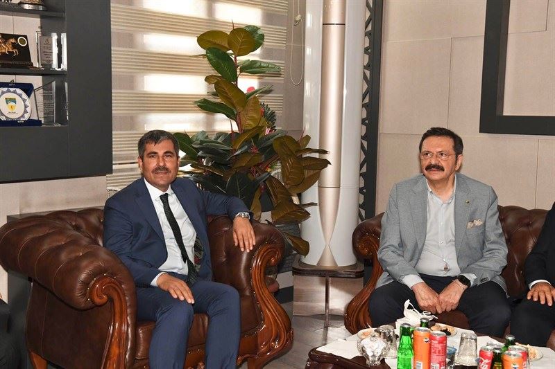 TOBB BAŞKANI HİSARCIKLIOĞLU’NDAN MUŞ BELEDİYESİ’NE ZİYARET