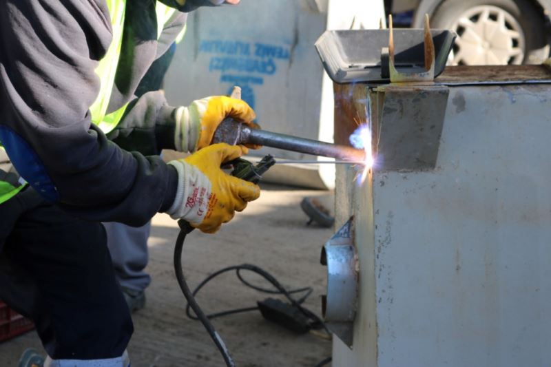 ÇÖP KONTEYNERİNDEN 176 BİN TL TASARRUF