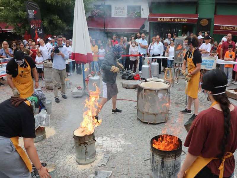 ŞEHRİN ATEŞİNDE TOPRAKLA ATEŞİN DANSI BÜYÜLEDİ
