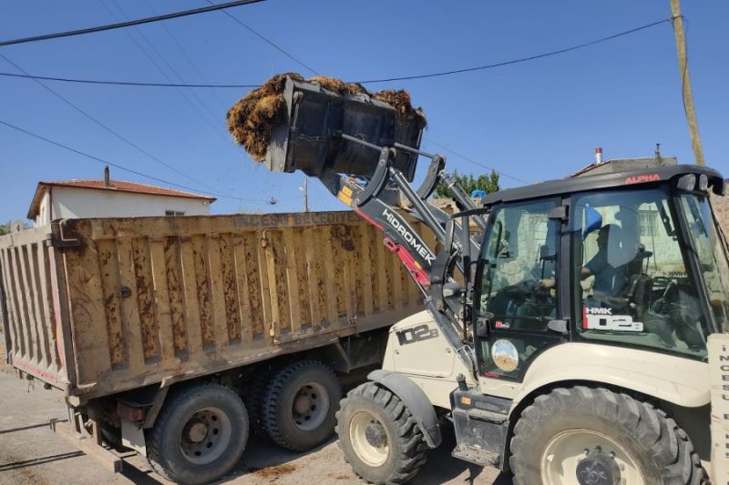 Kahramanlar görev başında İlçemize bağlı Hamurcu mahallemizde bir vatandaşımızın samanlığında çıkan yangına İncesu Belediyesinin fedakar çalışanları müdahale etti. Halkın hizmetine koşturan kıymetli mesai arkadaşlarımızı yürekten kutluyorum.