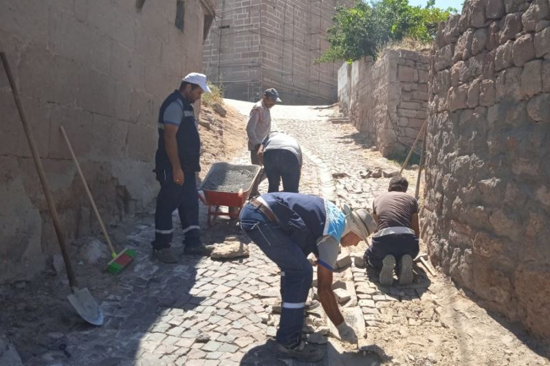 İlçemize bağlı Bulgurcu mahallesinde parke tamir çalışmaları yapılmaktadır... Daha güzel İncesu için çalışıyoruz...