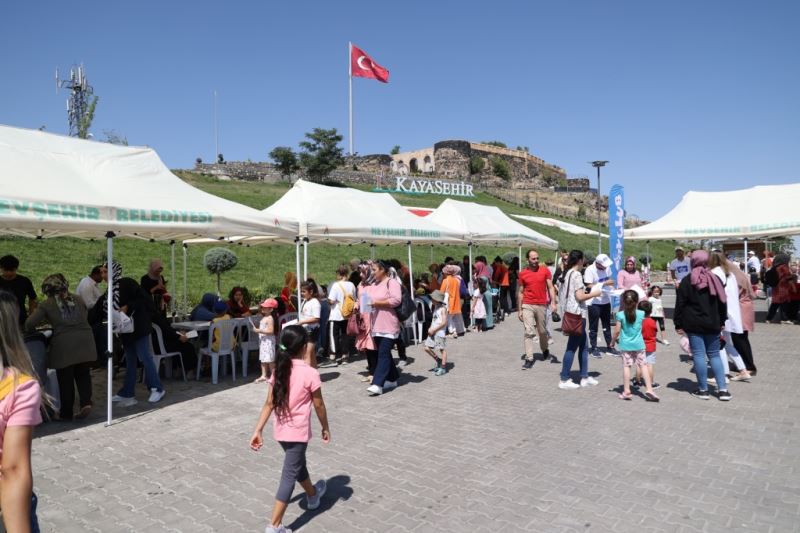 Çocuklar Kayaşehir’de ‘Pony’ Atlarına Bindi