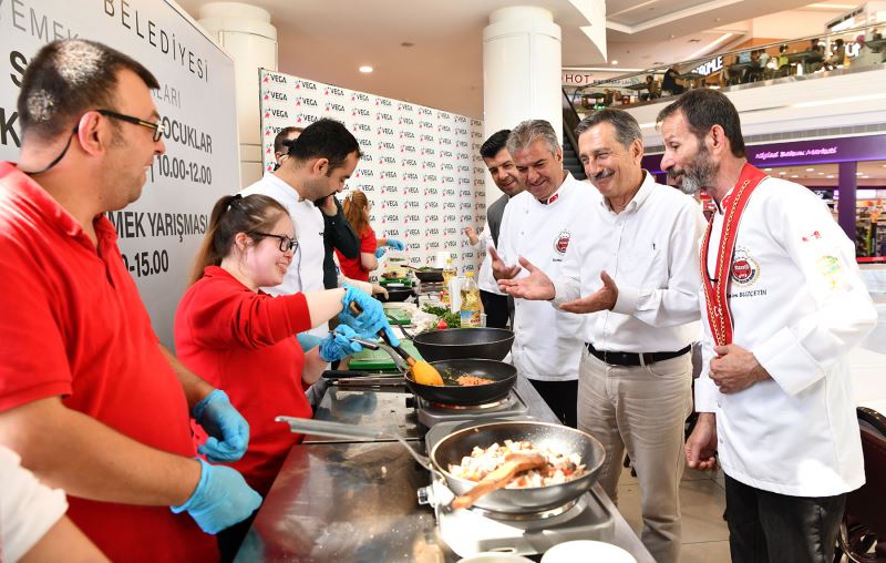 DOWN SENDROMLU ÇOCUKLAR YEMEK YARIŞMASINDA KAYBEDEN OLMADI