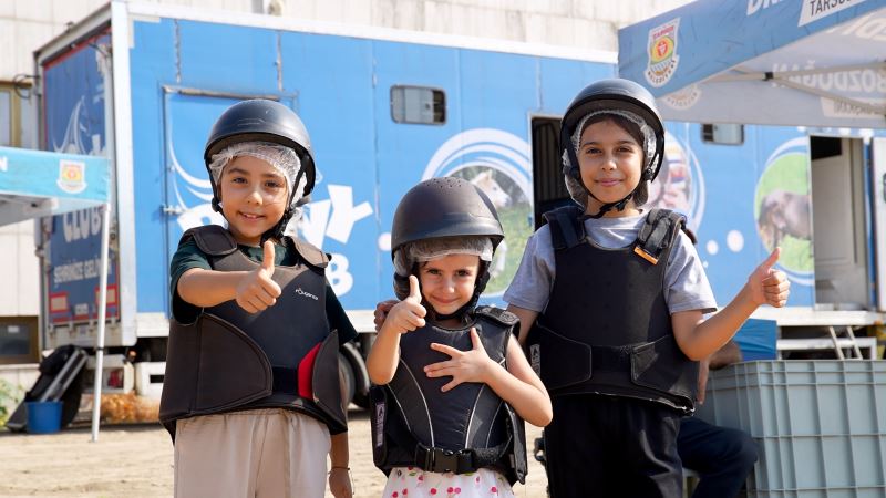 TARSUS’TA ÇOCUKLAR PONY ATLARI İLE BULUŞTU