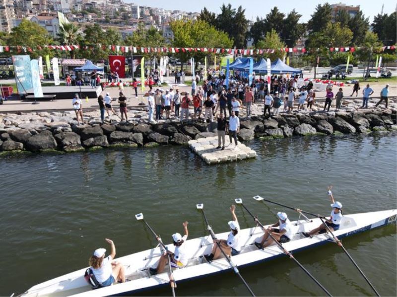 Bayraklı denize açıldı