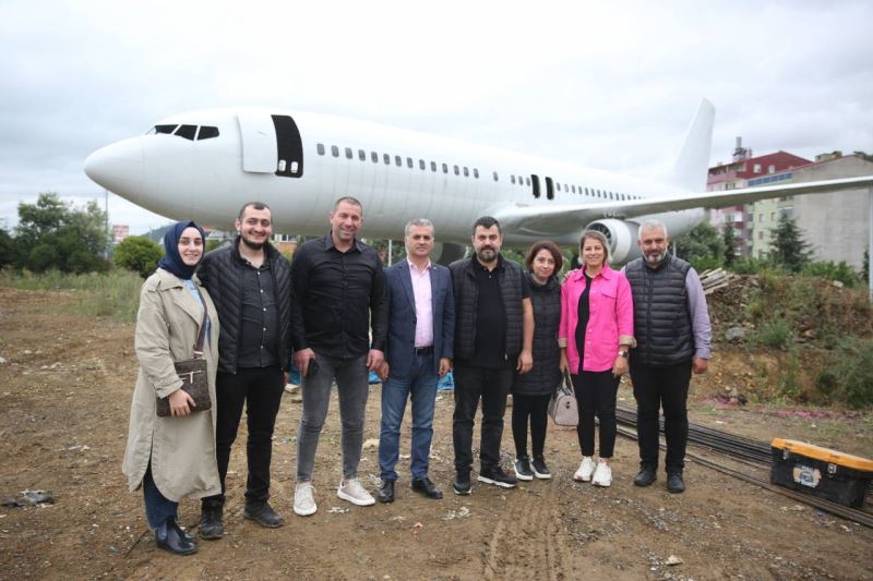 Uçak kafe restoranın temel atma töreni