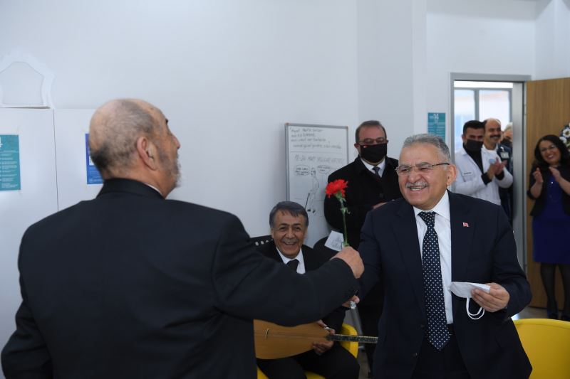 Büyükşehir, Ulu Çınarları Dünya Yaşlılar Günü’nde Tiyatro ve Konser İle Buluşturacak