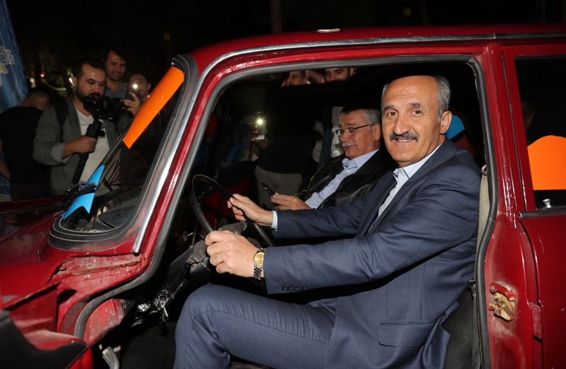BAŞKAN OKAY, MODİFİYE ARAÇ TUTKUNLARIYLA BİR ARAYA GELDİ