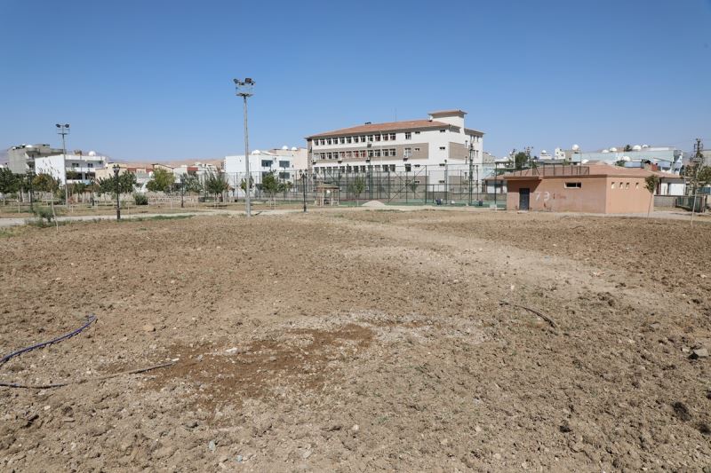 Kaymakam Belediye Başkan V. Nazlı Demir, Sur Mahallesi Çarkendal Parkında Yapılan Çalışmaları İnceledi.