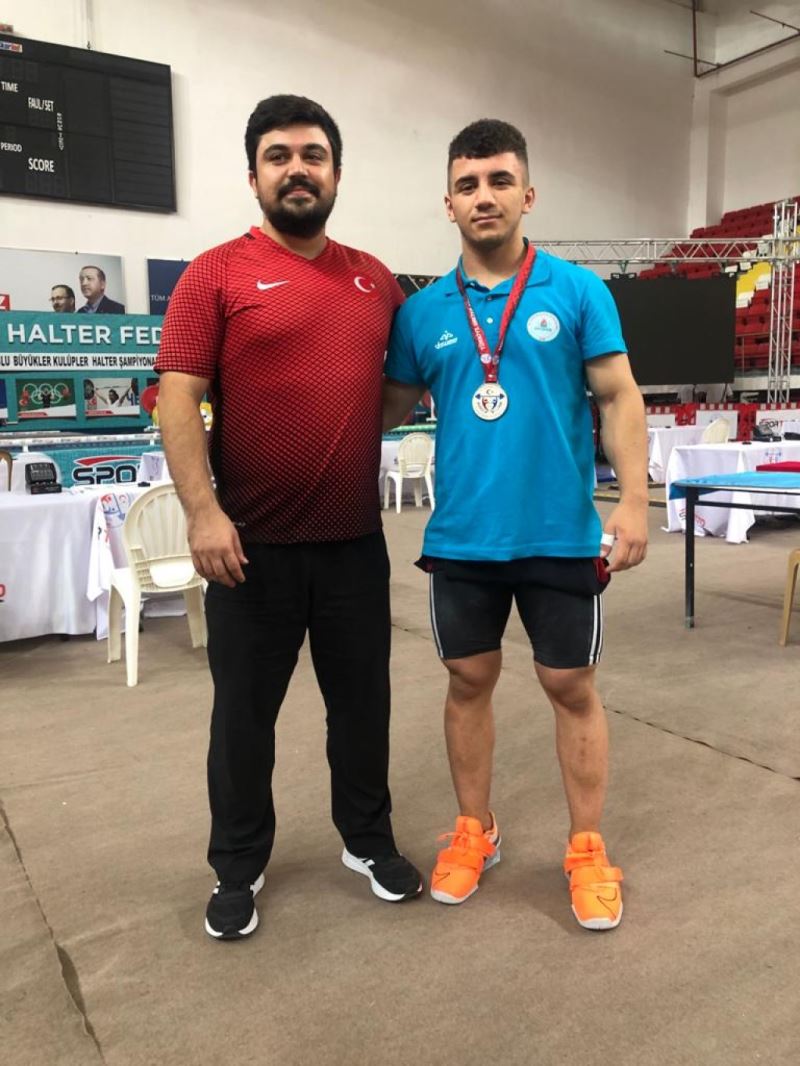 Yaşar Karaca Madalyalara Doymuyor