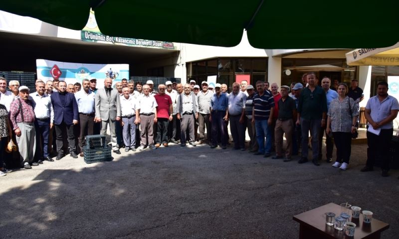 Salihli’deki Üreticiler Zeytin Kasalarını Teslim Aldı