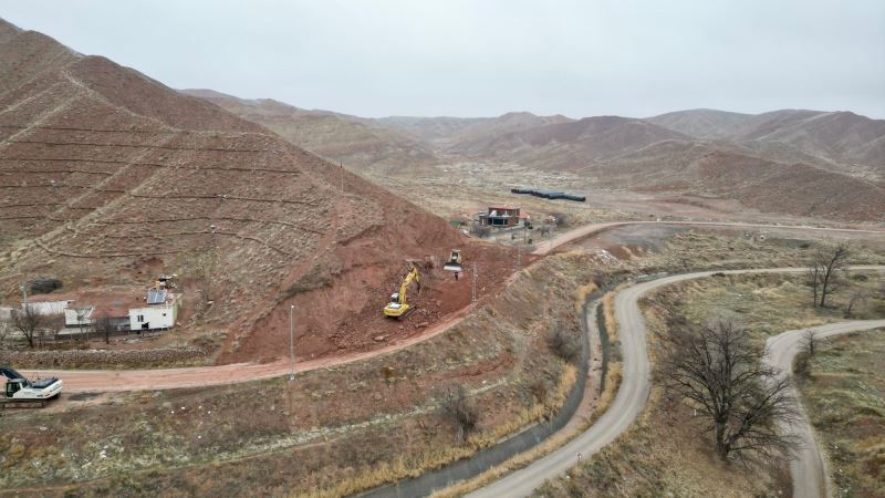 KALANLAR MİLLET BAHÇESİNİN YOLLARI GENİŞLETİLİYOR