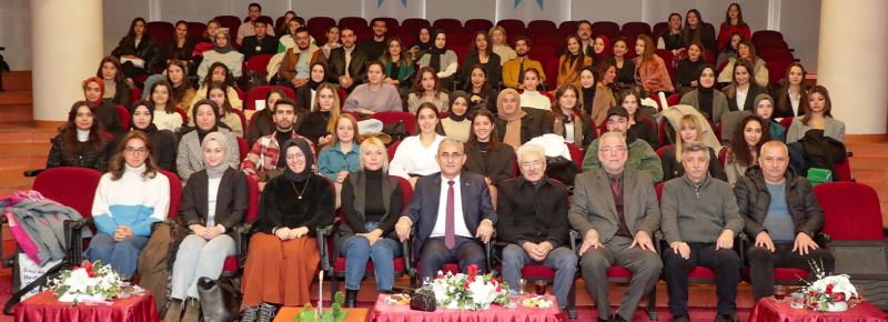 BAŞKANIMIZ IŞIK GENÇLERİN TASARIMLARINI İNCELEDİ