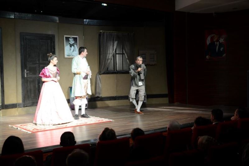 Moliere’in Cimrisi İnegöl’de Kahkaha Tufanı Yaşattı