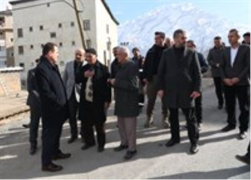 Vali/Belediye Başkan Vekilimiz Sayın İdris AKBIYIK, Cuma namazı çıkışı vatandaşlarla sohbet ederek, sorun ve taleplerini dinledi