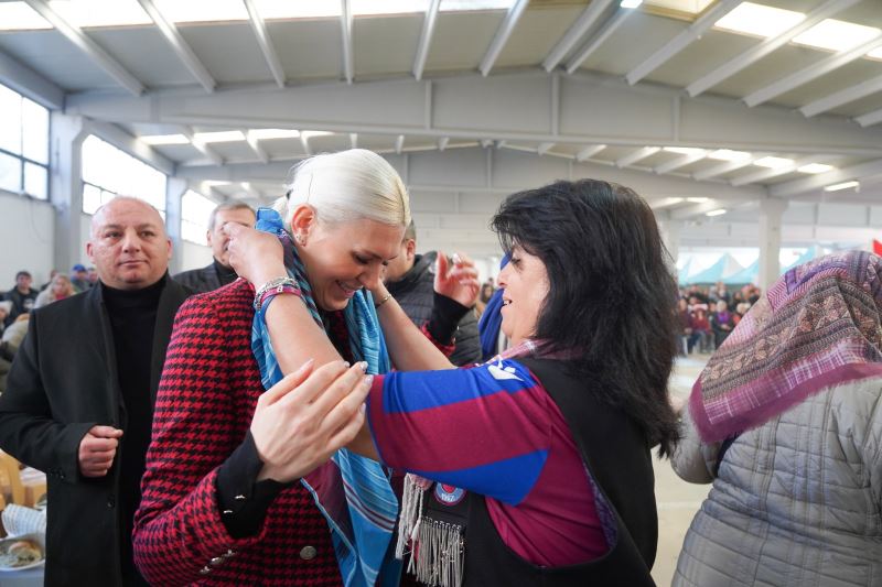 2. HAMSİ FESTİVALİ HORON GÖSTERİLERİ VE HAMSİ İKRAMIYLA SONA ERDİ