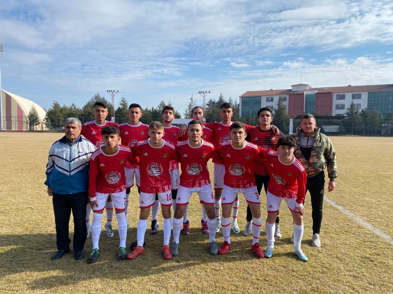 Dinar Belediye Sporumuzun genç takımının hedefi şampiyonluk