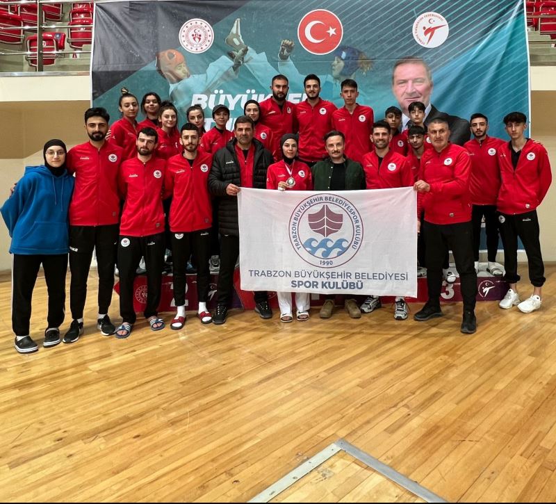 BÜYÜKŞEHİR MADALYALARA DOYMUYOR