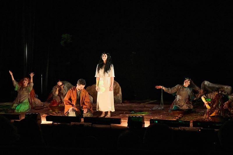 GAZİANTEP ŞEHİR TİYATROSU, “BEŞİNCİ MEVSİM EFSANESİ” OYUNUYLA “PERDE” DEDİ