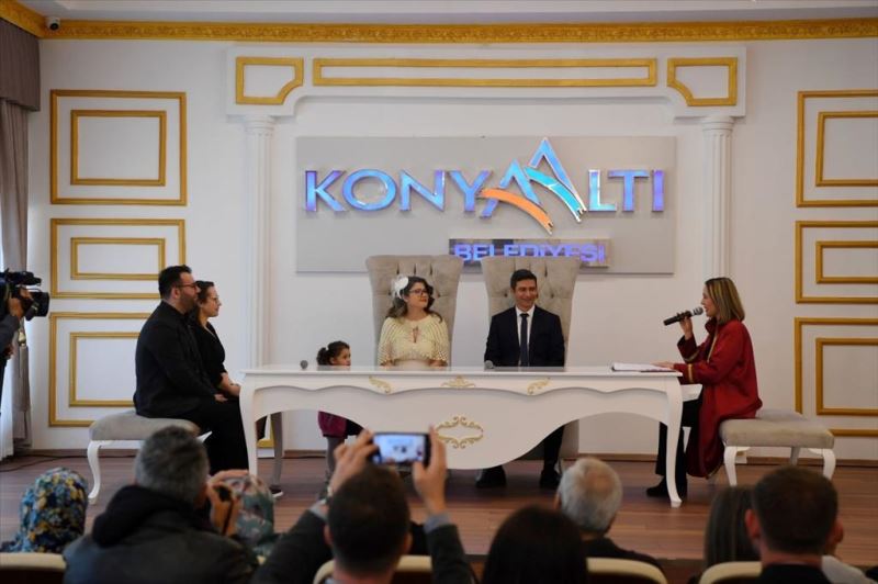 Nikah salonu ilk çiftle kapılarını açtı