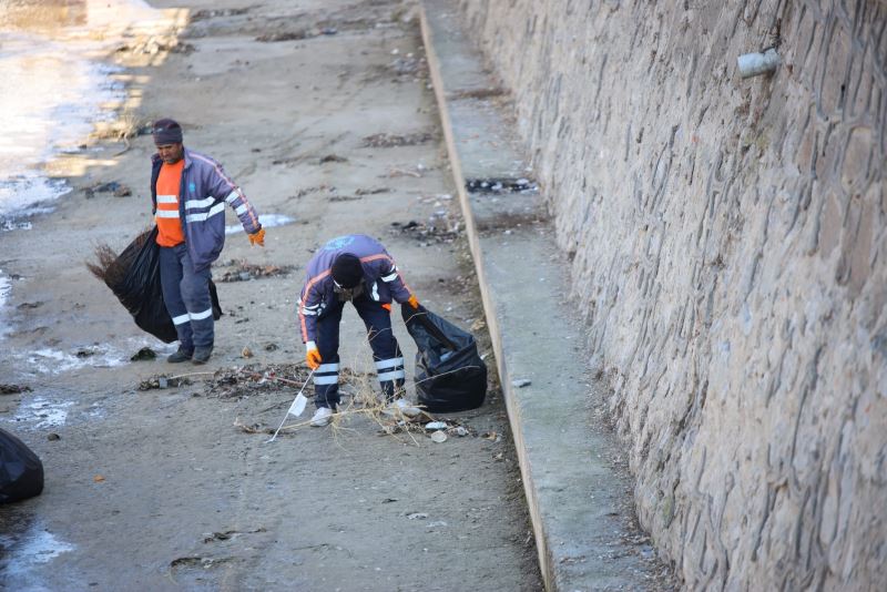 ULUIRMAK BELİRLİ PERİYOTLARDA TEMİZLENİYOR