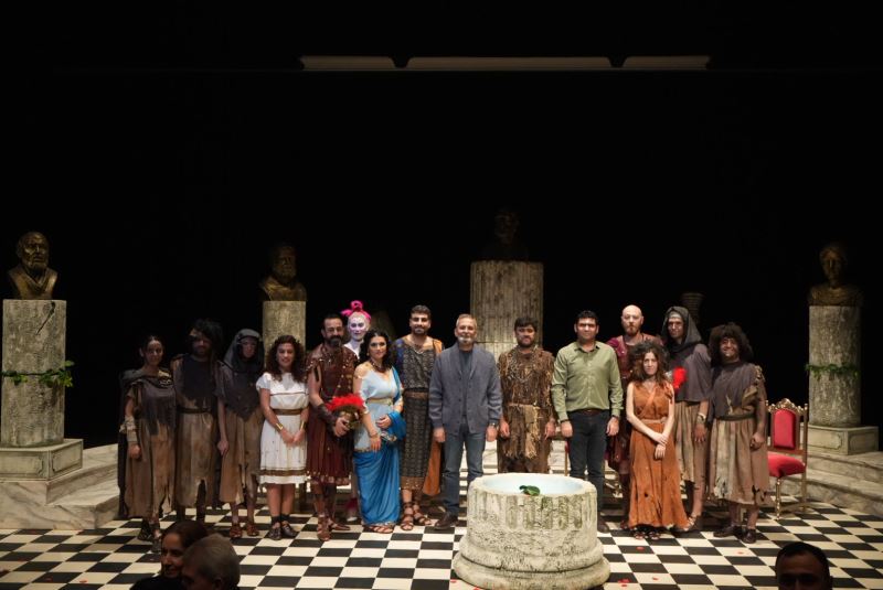 TARSUS ŞEHİR TİYATROSU’NUN EZOP VE ÇİRKİN OYUNUNA BÜYÜK İLGİ