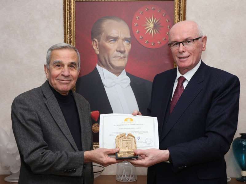 ESKİŞEHİR SANAT DERNEĞİ’NDEN ODUNPAZARI ŞEHRİN ATEŞİ SERAMİK GALERİSİNE ÖDÜL