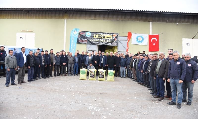 Büyükşehir, Gübre Dağıtımlarını Sürdürüyor