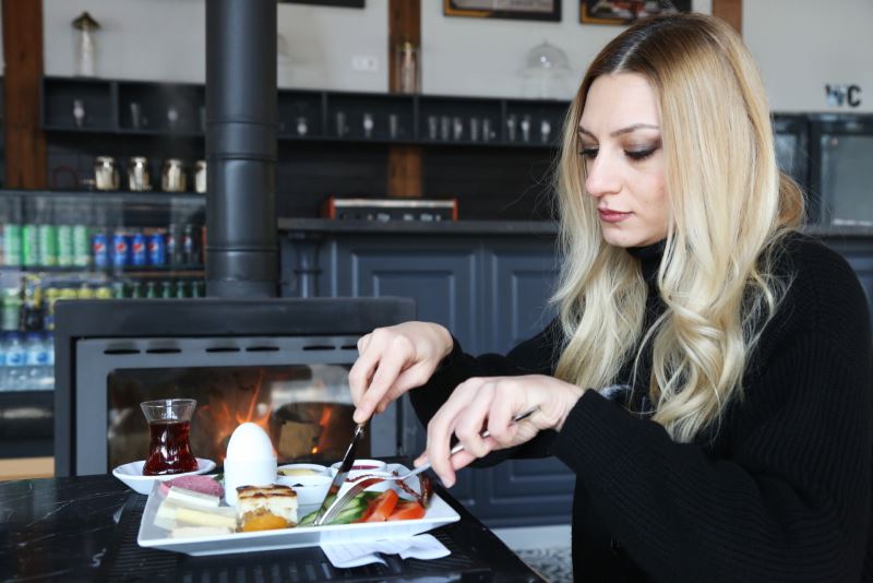 Eyüpsultan’da doğanın kucağında kahvaltı keyfi