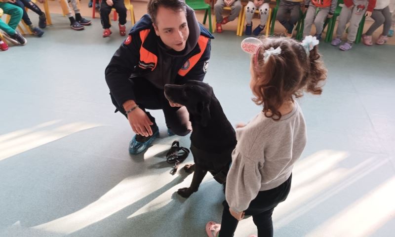 Şehit Türkmen Tekin’li Minikler Can Dostlarını Çok Sevdi