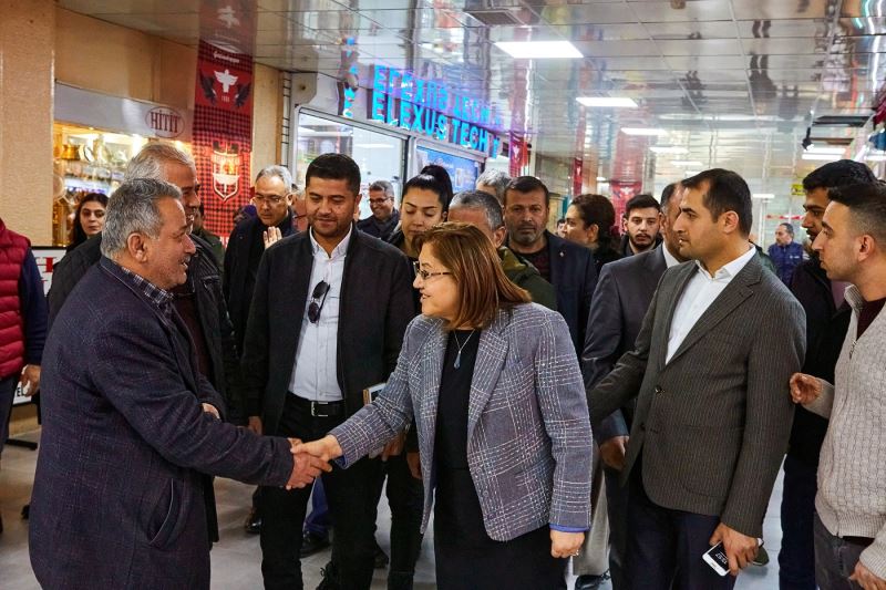 BAŞKAN FATMA ŞAHİN, YENİLENEN BELEDİYE PASAJI’NI ZİYARET ETTİ