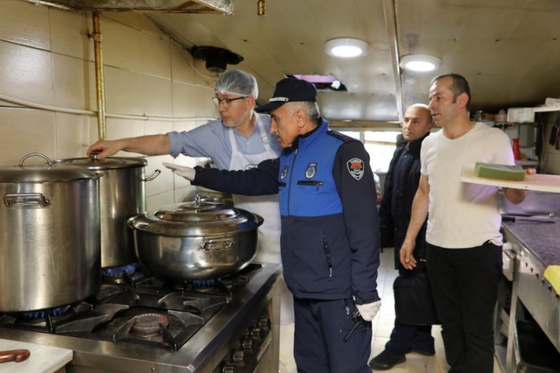 HALKIN SAĞLIĞI İÇİN DENETİMLERE DEVAM EDİLİYOR