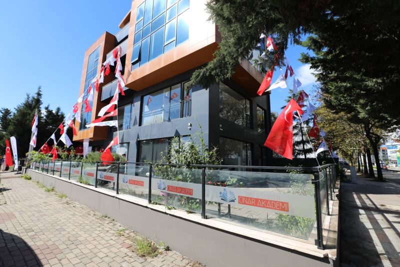 ÇINAR AKADEMİ 2022’DE YÜZLERCE ÖĞRENCİYİ EĞİTİMDE FIRSAT EŞİTLİĞİYLE TANIŞTIRDI