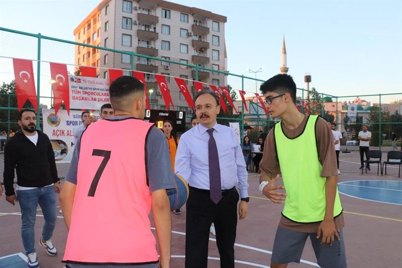 SİİRT’TE GELENEKSEL 3X3 SOKAK BASKETBOLU HEYECANI BAŞLADI