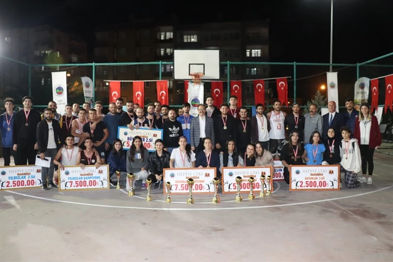 SİİRT’TE BASKETBOL ŞÖLENİ FİNAL MAÇLARI İLE TAMAMLANDI