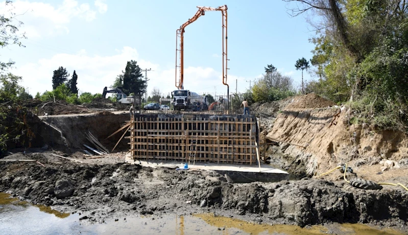 Yeni köprü inşaatı hızla sürüyor