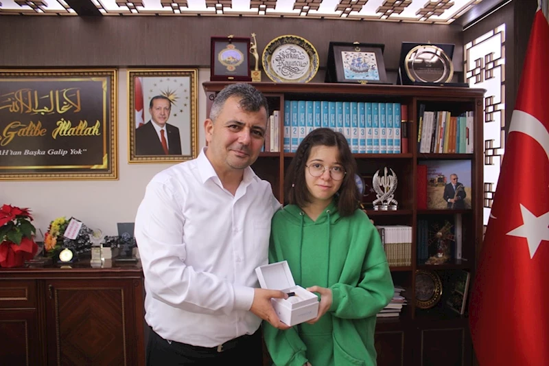 Bursluluk Sınavında İlçe Birincisi Olan Öğrencimizden Belediye Başkanımız Serkan Koyuncu’ya Ziyaret