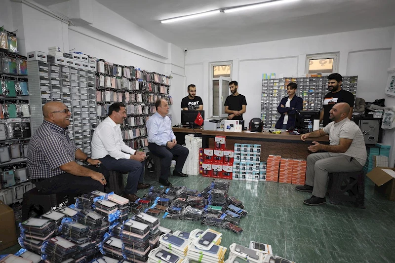 MEHMET BAYKAN VE HASAN KILCA İSTANBUL VE AZİZİYE CADDESİ’NDE FAALİYET GÖSTEREN ESNAFLA BİR ARAYA GELDİ