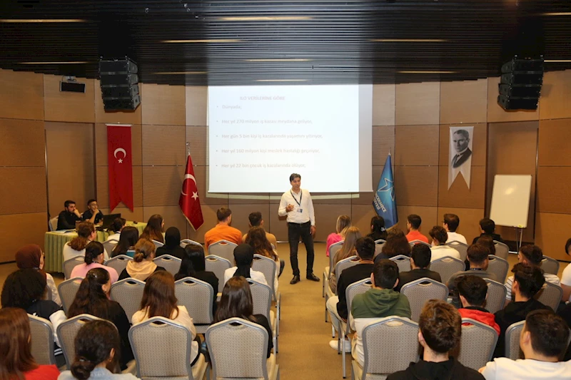 STAJYER ÖĞRENCİLERE İŞ SAĞLIĞI VE GÜVENLİĞİ EĞİTİMİ